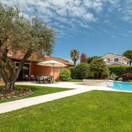 Toscana Villa Albarella Island